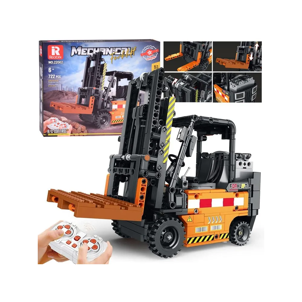 zbudowany z klocków zdalnie sterowany wózek widłowy na jasnym tle