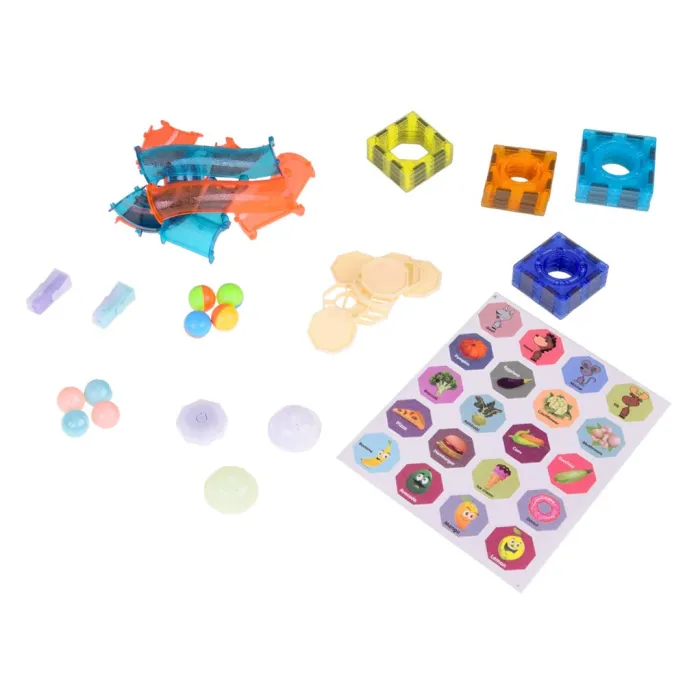 Zbliżenie na świecące kule w zestawie klocków magnetycznych dla dzieci