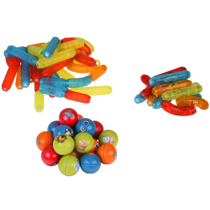 zbliżenie na podświetlane elementy klocków magnetycznych dla dzieci