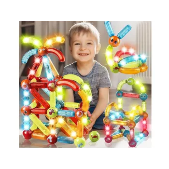 układanie kolorowej figury z podświetlanych klocków magnetycznych