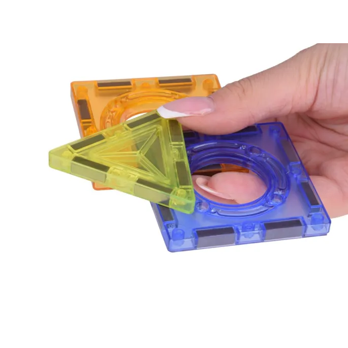 detal świecącej kopuły z toru dla kulek