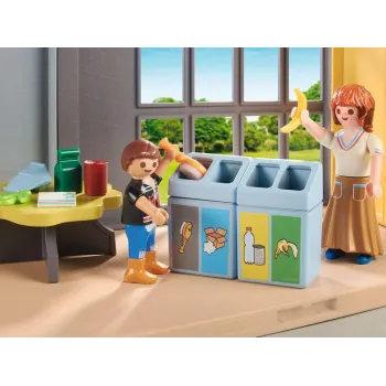 Zbliżenie na kosze do segregacji odpadów z zestawu Playmobil