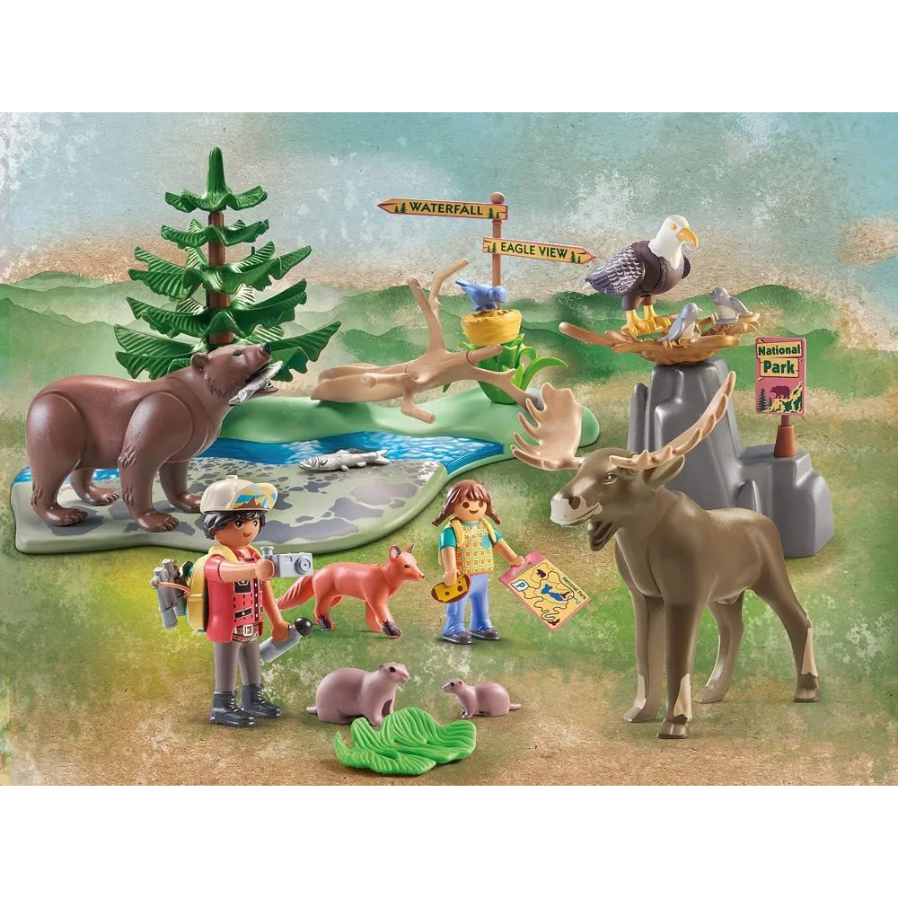 zbliżenie na figurki niedźwiedzia grizzly i łosia z zestawu