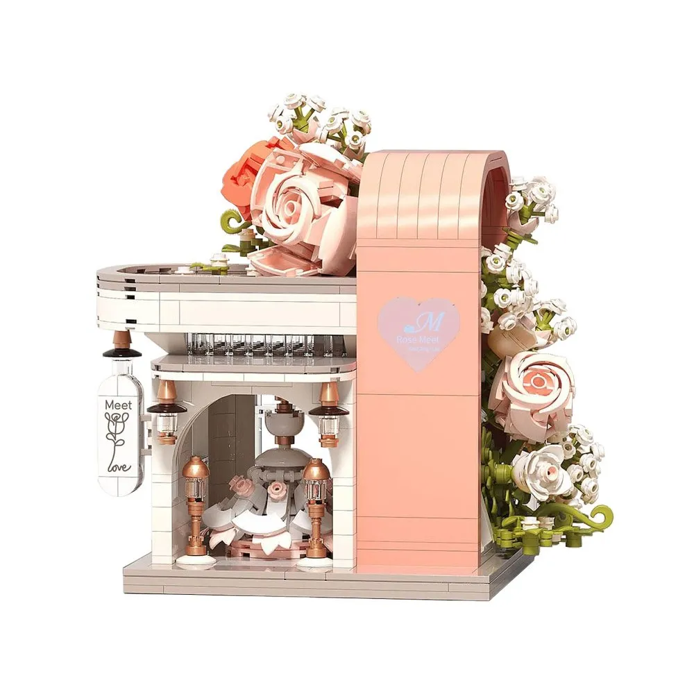 Zbliżenie na suknię ślubną z różanymi akcentami pośród dekoracji