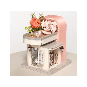 Zestaw klocków wyeksponowany jako ozdoba na półce lub biurku