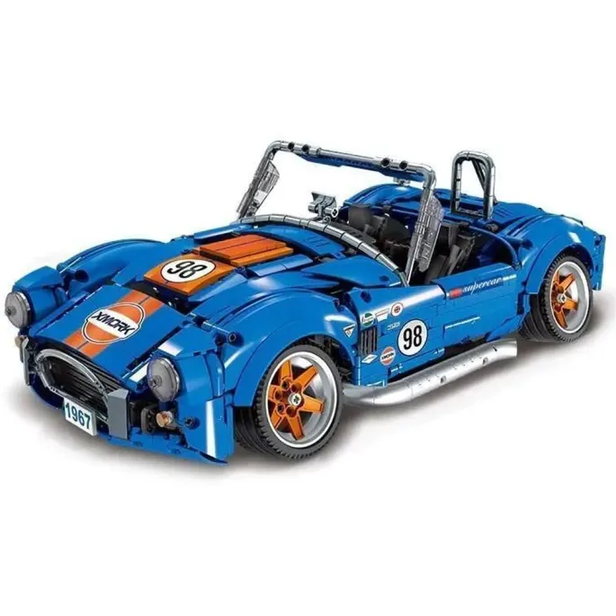 Zbliżenie na granatowo-pomarańczowe elementy karoserii modelu