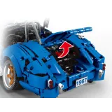 Klocki techniczne – szczegółowy grill i maska sportowego auta