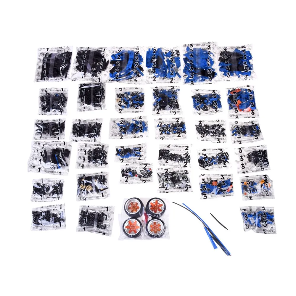 Felgi i piasty kół w modelu sportowego auta z zestawu konstrukcyjnego