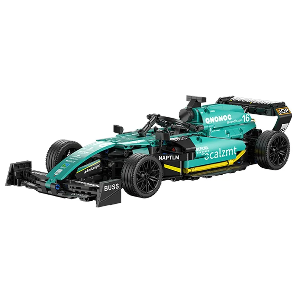 zbliżenie na szczegółową konstrukcję bolidu formuły 1 z klocków