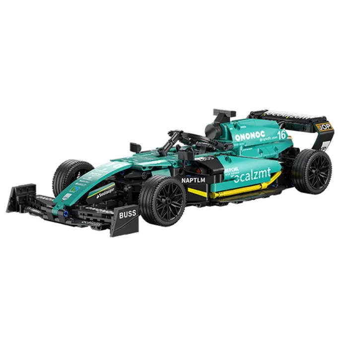 zbliżenie na szczegółową konstrukcję bolidu formuły 1 z klocków