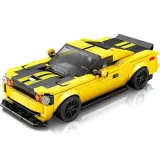 Zbliżenie na naklejki dołączone do zestawu klocków sportowego auta