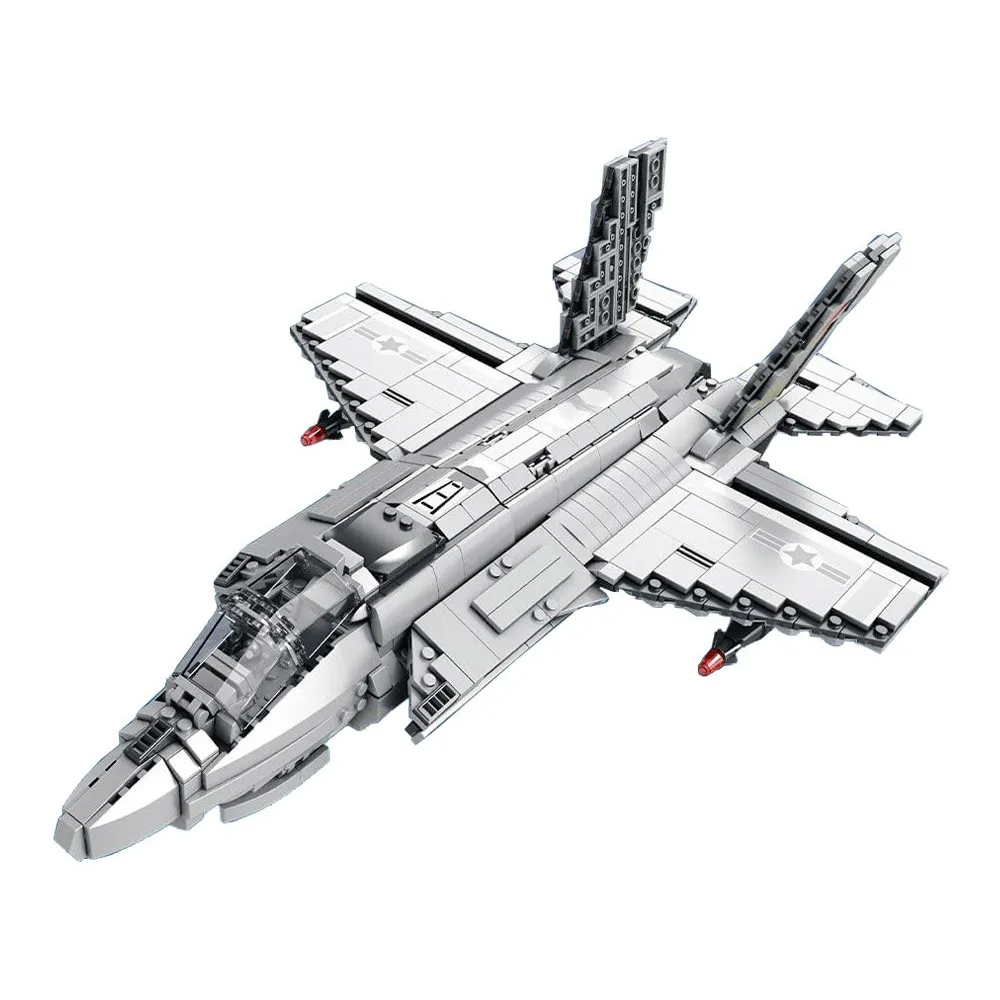 zbliżenie na ruchomą kabinę pilota w modelu myśliwca F-35 z klocków