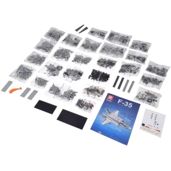 detal obracających się kół podwozia w modelu myśliwca F-35