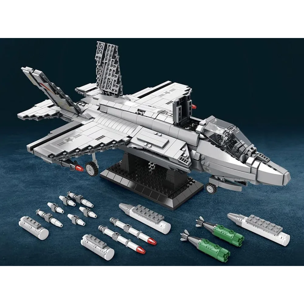 tylna klapa otwarta w modelu amerykańskiego myśliwca F-35