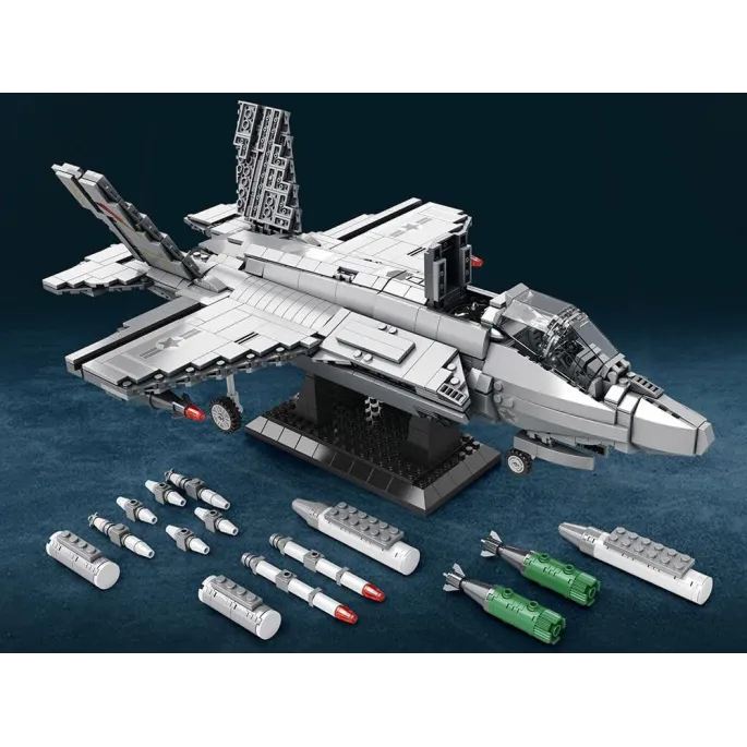 tylna klapa otwarta w modelu amerykańskiego myśliwca F-35