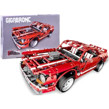 widok gotowego modelu auta wyścigowego z klocków technicznych