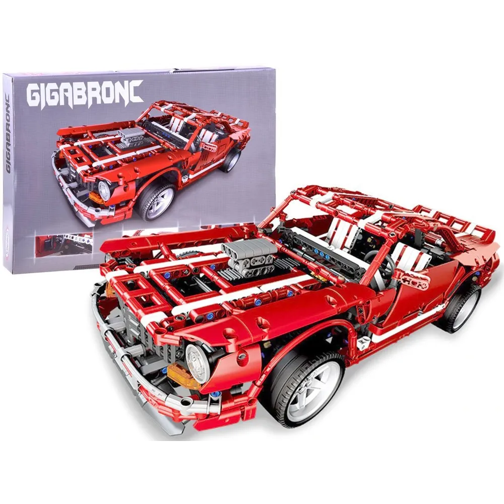 widok gotowego modelu auta wyścigowego z klocków technicznych