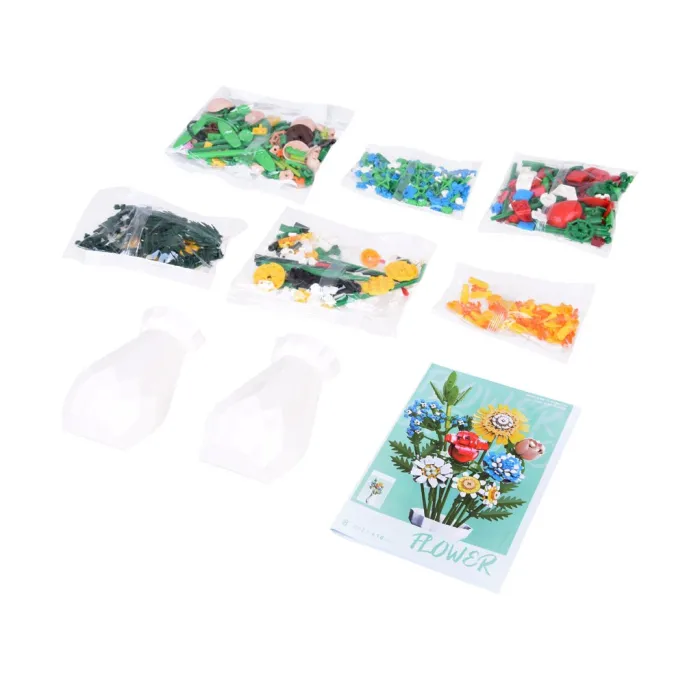 zbliżenie na różnokolorowe elementy zestawu klockowego