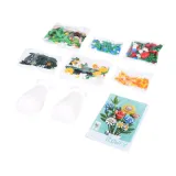 zbliżenie na różnokolorowe elementy zestawu klockowego