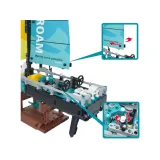 Kolorowe elementy o różnych fakturach układane podczas budowy jachtu