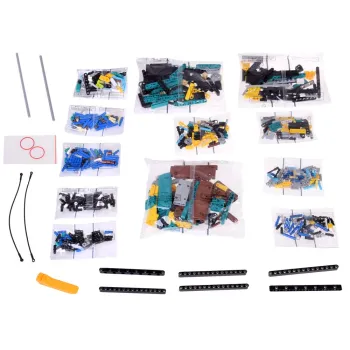 Odwzorowany model sportowej łodzi z realistycznymi linami i żaglami