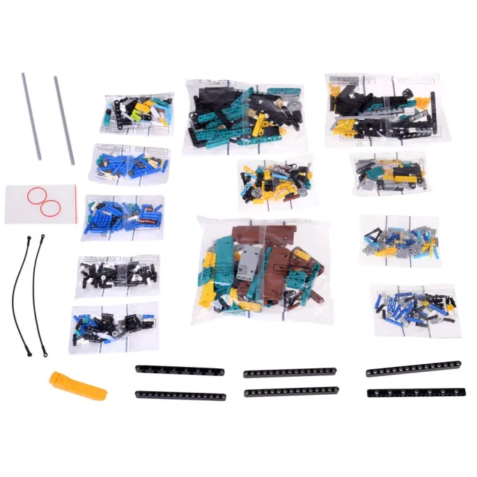 Odwzorowany model sportowej łodzi z realistycznymi linami i żaglami