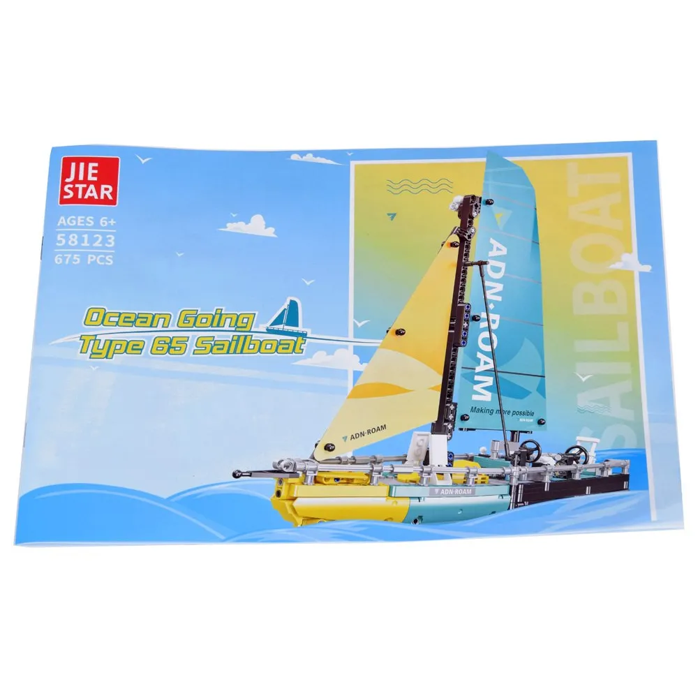 Opakowanie zestawu klocków z wizerunkiem jachtu regatowego