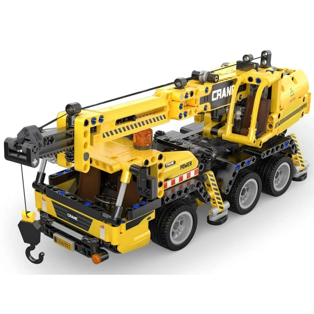 Obrotowy dźwig wykonany z klocków technicznych z naklejkami