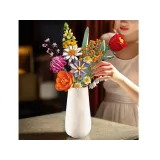 zbliżenie na szczegóły kwiatów zbudowanych z kolorowych klocków