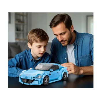 Detal z naklejkami dekoracyjnymi na modelu Maserati Gran Turismo