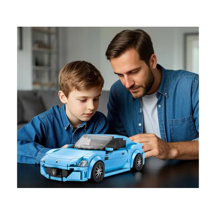 Detal z naklejkami dekoracyjnymi na modelu Maserati Gran Turismo