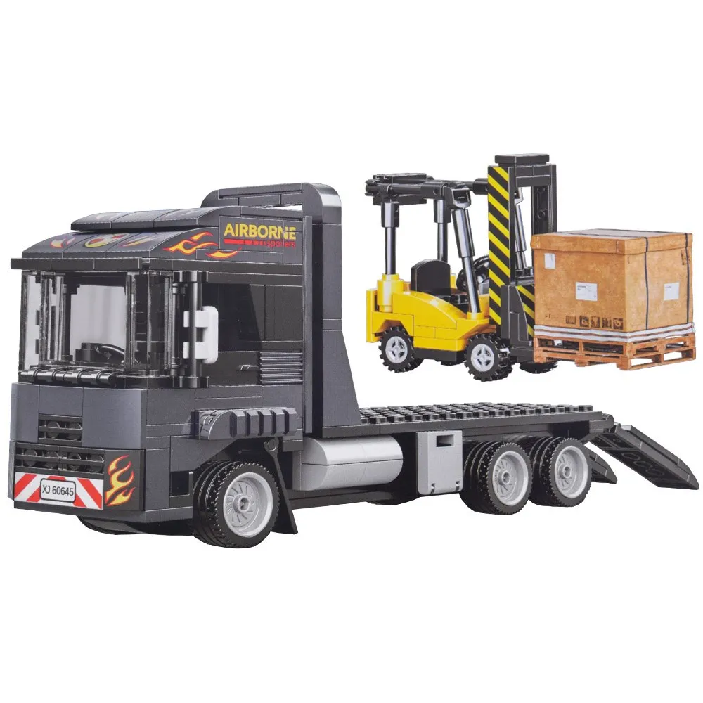 Realistyczny model tira z lawetą w skali 1:42 zbudowany z klocków