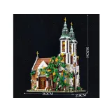 Roślinność i drzewa wokół ścian budowli z klocków