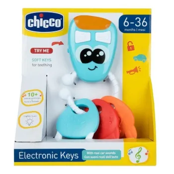 Elektroniczne kluczyki z brelokami i przyciskami na białym tle