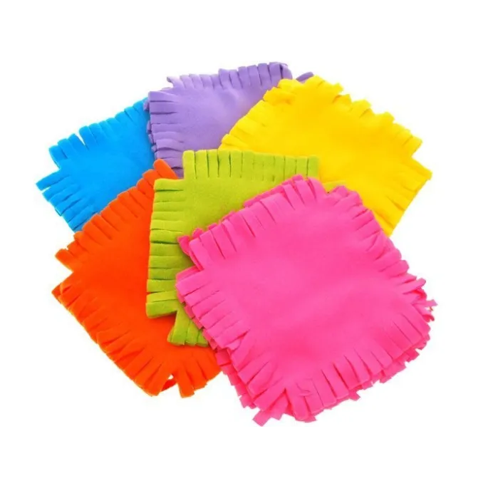 kocyk patchwork na łóżku jako dekoracja pokoju dziecięcego