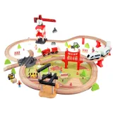 zbliżenie na kolorowy pociąg z wagonami na drewnianych torach