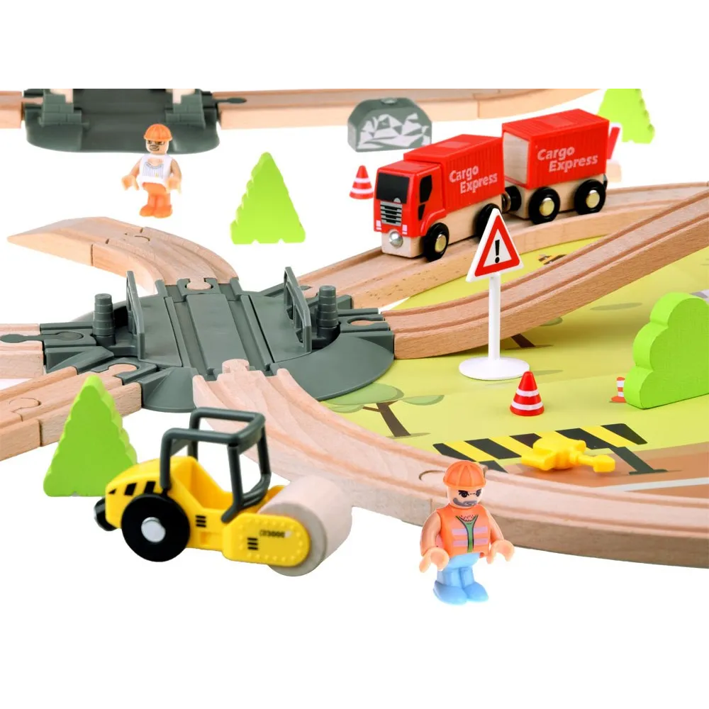 ciężarówka z kontenerem obok torów kolejowych dla dzieci