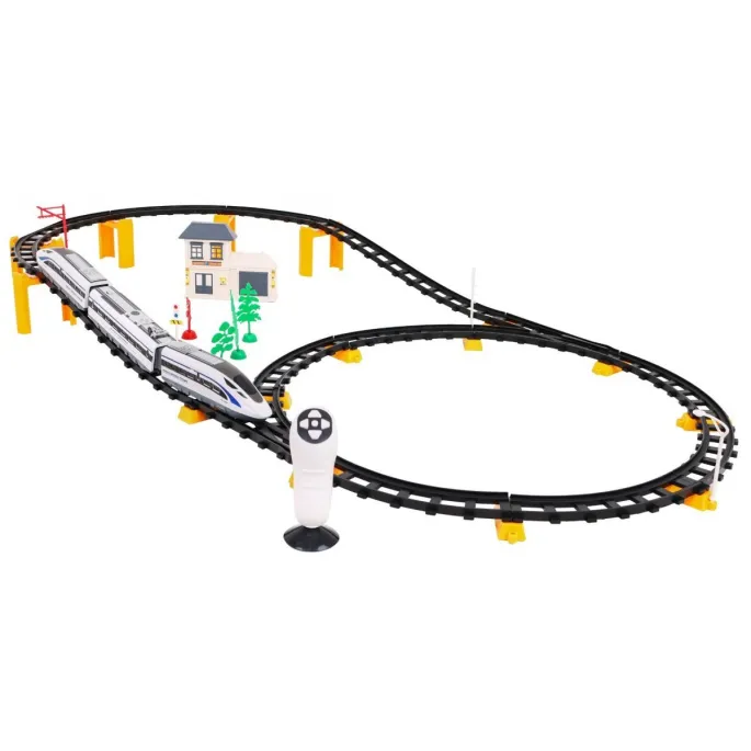 Zbliżenie na lokomotywę i wagony kolejki na torze