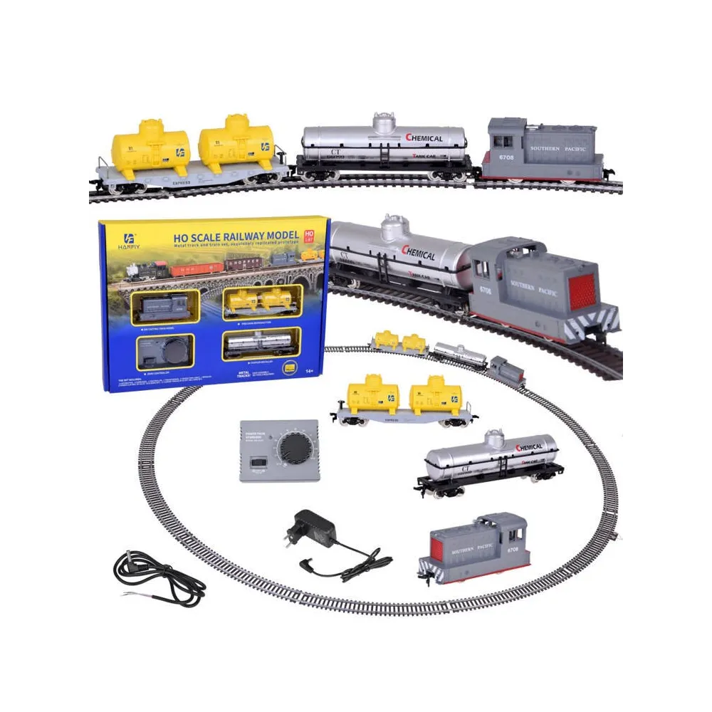 elektryczna kolejka towarowa RC0651 na zmontowanym torze