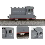 pociąg towarowy w trakcie jazdy po rozbudowanej trasie