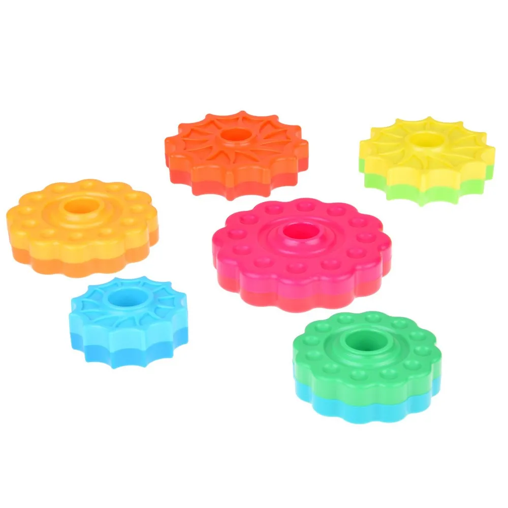 Widok wieży układanki z ułożonymi krążkami w różnych kolorach