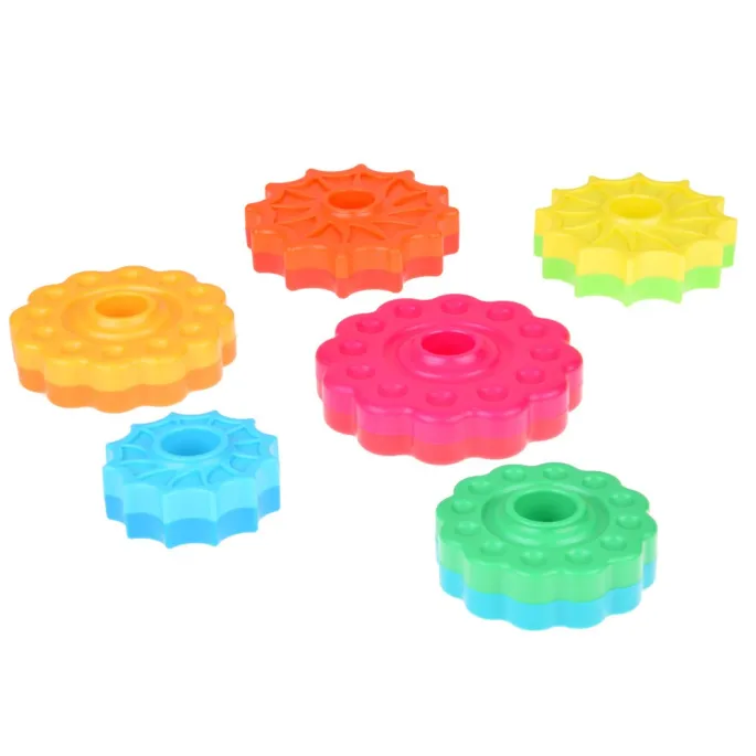 Widok wieży układanki z ułożonymi krążkami w różnych kolorach