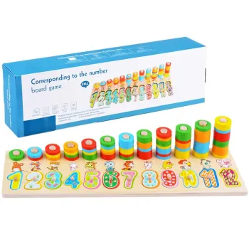 drewniana układanka z kolorowymi cyferkami na tablicy