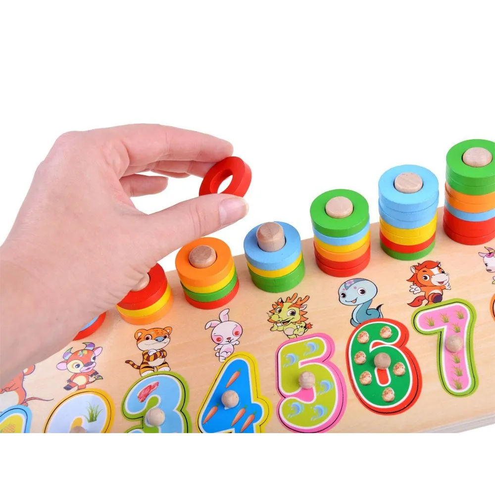 kolorowe pudełko z układanką gotową na prezent