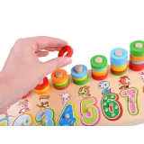 kolorowe pudełko z układanką gotową na prezent