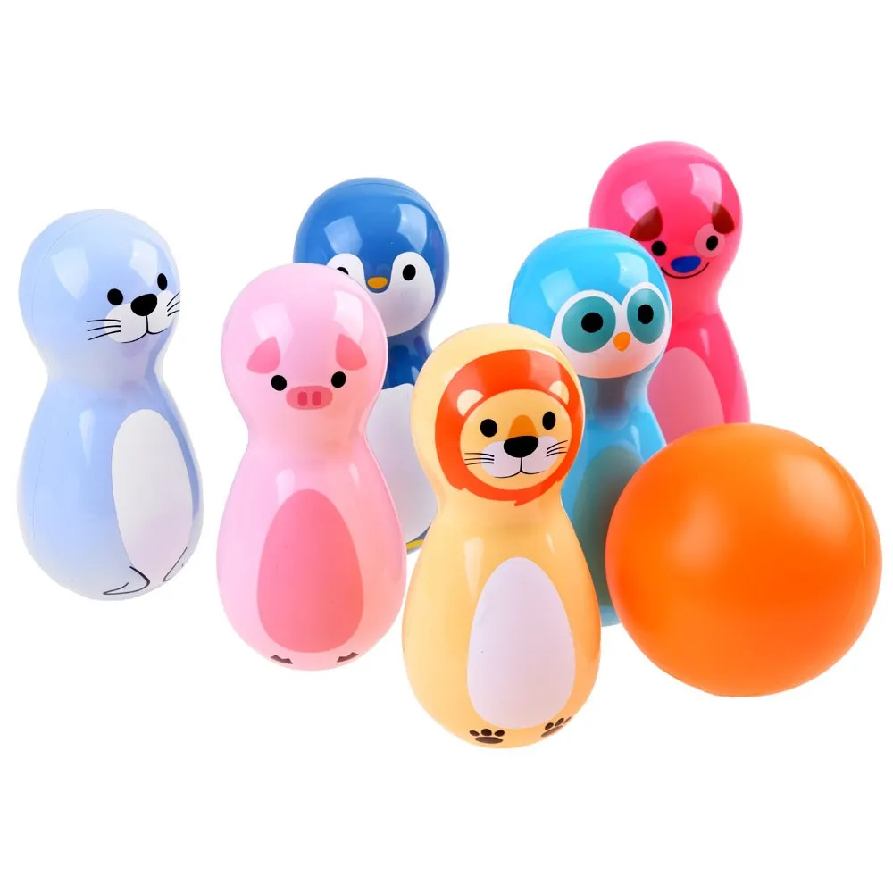 Detal kręgla z pingwinem i przyjaznym wyrazem twarzy