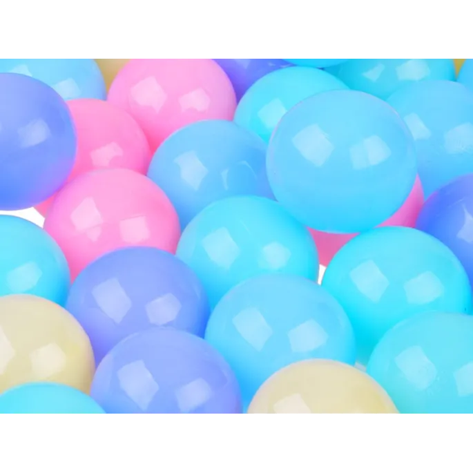 Zestaw 100 piłek pastelowych rozłożonych na podłodze