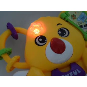 misio koala z zabawną minką jako element dekoracyjny pianinka