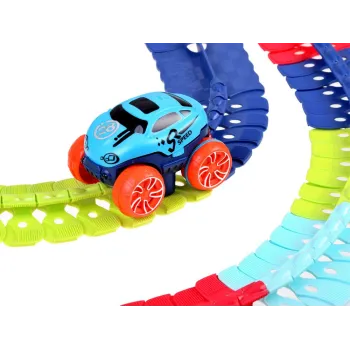 zbliżenie na wymienne nadwozie autka w kolorze pomarańczowym