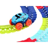 zbliżenie na wymienne nadwozie autka w kolorze pomarańczowym